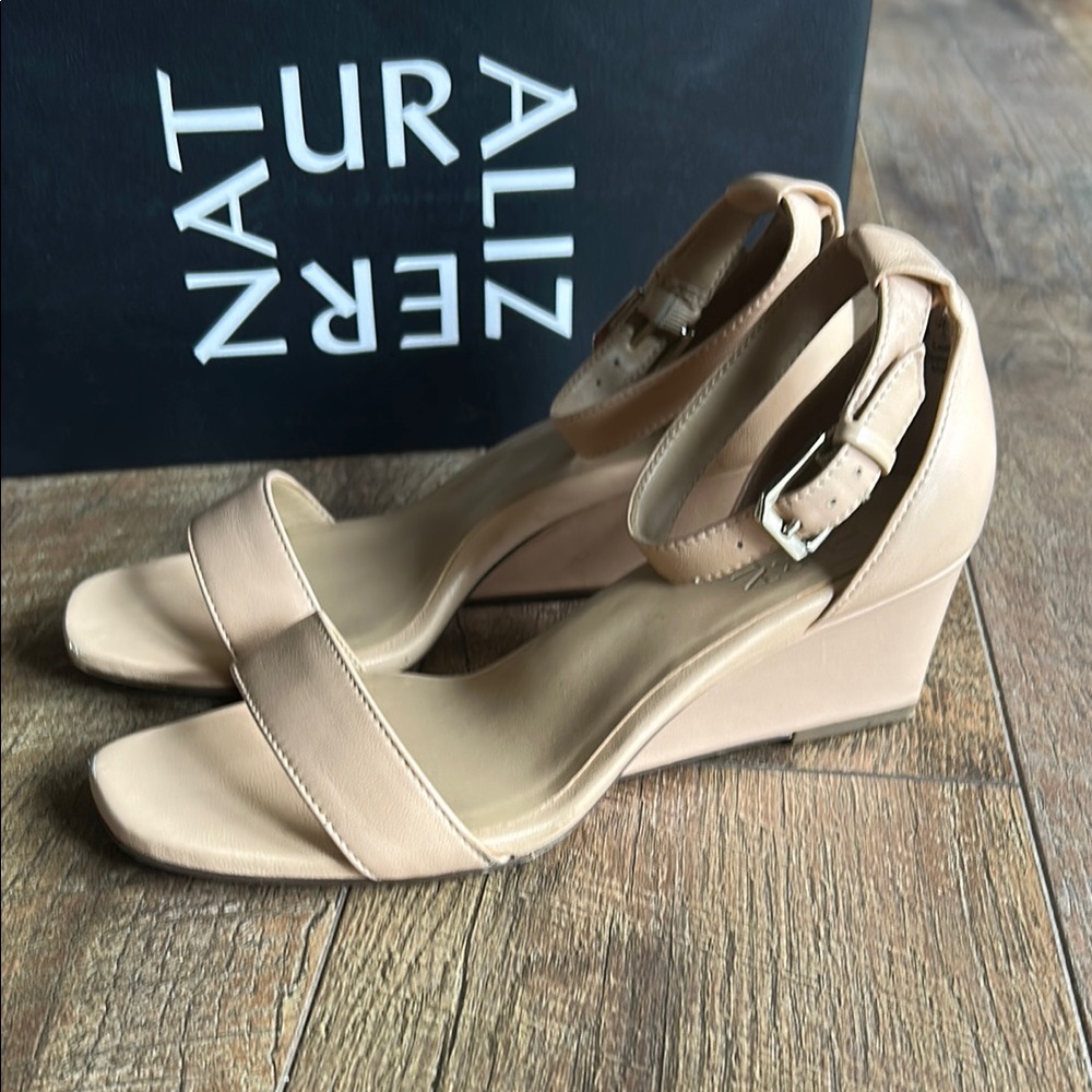 Naturalizer Women's Tan Wedge Sandals